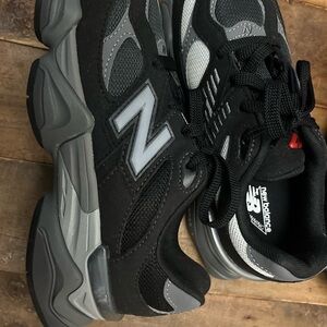 NWT!! New Balance Black and Gray Athletic Shoes